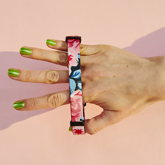 Set met hondenriem en halsband met patroon | Roze bloemen